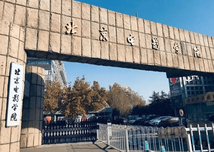 這所盛產明星的大學，沒想到也是美術生的殿堂！